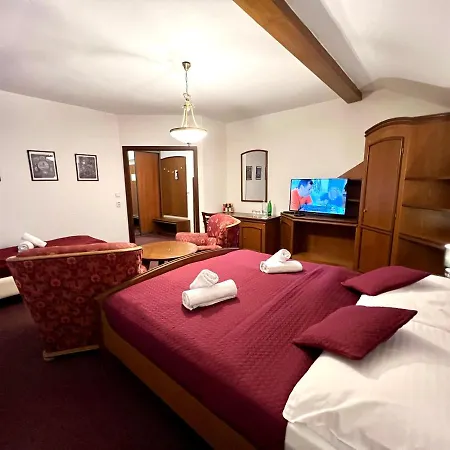 Schlosshotel Готель Маріанські Лазні