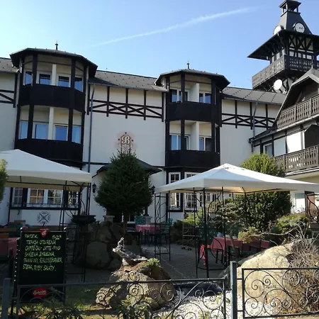 Schlosshotel Otel 3*