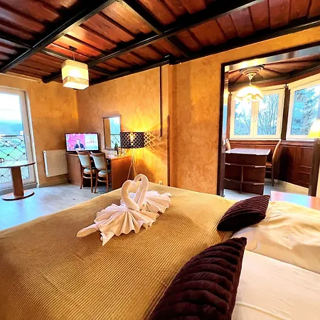 מלון Schlosshotel 3*